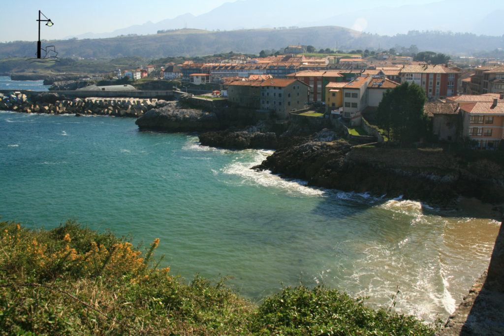 vista desde el apartamento de llanes en el mar